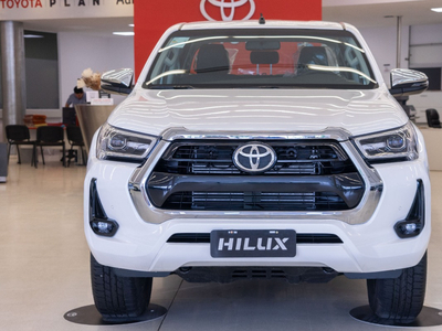 Toyota Hilux 4x4 Srv 2.8 Tdi 6mt 2024
