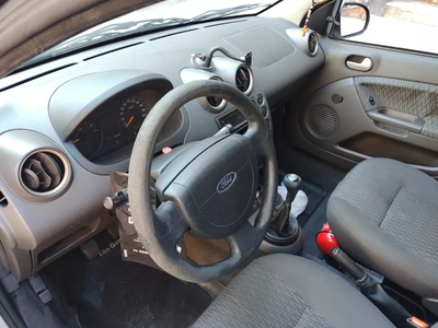 Ford Fiesta Max 1.6 L Ambiente Mp3