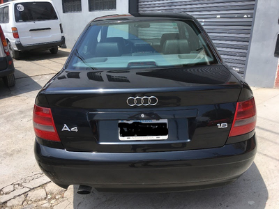 Audi A4 1.8 At