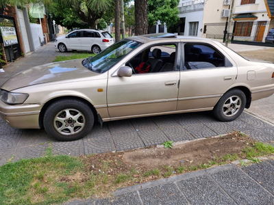Toyota Camry 2.2 At