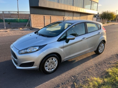 Ford Fiesta Kinetic 2016 Impecable Permuto Financió