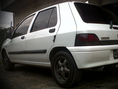 Renault Clio 1.9 Rn Aa