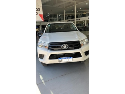 Toyota Hilux 4x4 C/d Dx 2.4 Td - Unidad Okm - Entrega Inmediata - Factura A - Color Blanca, Modelo 2023