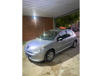 Peugeot 207 Año 2014 Con Glp Impecable