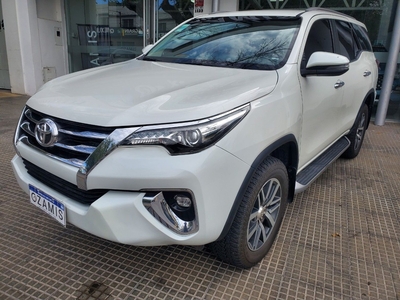 Toyota Hilux SW4 Usado Financiado en Mendoza