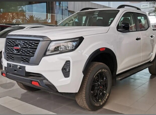 Nissan Frontier PRO4X 4x4 AT