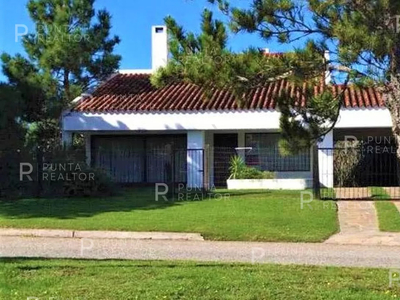 Casa En Venta En Playa Mansa, Punta Del Este, Uruguay