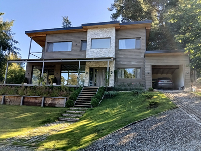 Residencia A Estrenar En Villa Campanario, Bariloche. De Los Cipreses Norte