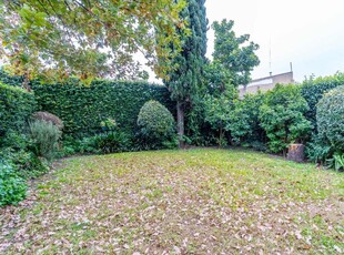 Casa con parque y quincho en Lomas de Zamora