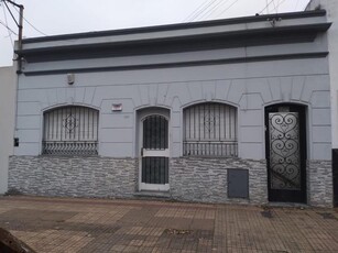 Casa en Alquiler en La Plata (Casco Urbano) sobre calle 70 e/ 19 y 20 1227 1/2, buenos aires