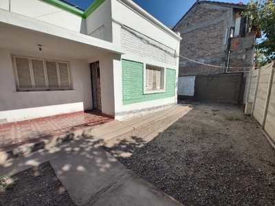 Alquiler. Casa 2 Dormitorios En Concepción Av Rawson