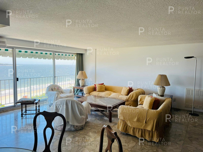 Apartamento 3 Dormitorios En Alquiler Con Espectacular Vista Al Mar, Playa Mansa, Primer Quincena De Enero, Punta Del Este, Uruguay