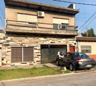 Venta Ph 3 Ambientes Al Frente C/ Garage Y Entrada Independiente- Villa Dominico.