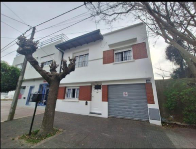 Casa 3 Ambientes En Venta -barrio Villa Primera-