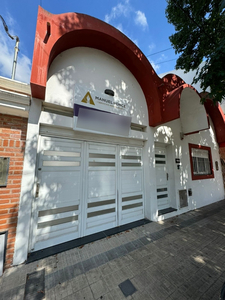 Casa De 2 Dormitorios En Venta L Calle 63 Entre 28 Y 29