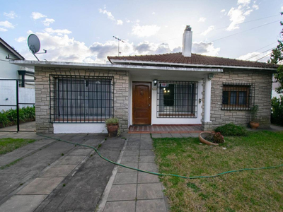 Casa En Venta - 3 Dormitorios 4 Baños 2 Cocheras - 780mts2 - Manuel B Gonnet