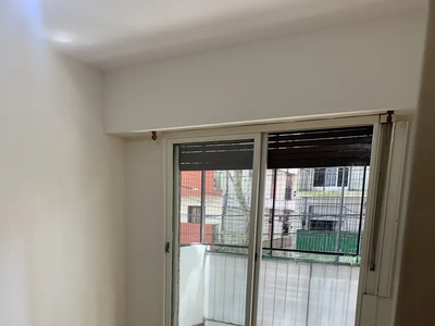 Alquiler Departamento 40 años 1 dormitorio, 40m2, Frente, Guayaquil 800 piso 1, Primera Junta