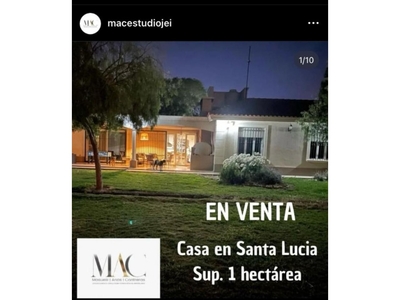 Venta Casa, 3 Domritorios, De Categoría En Santa Lucia.