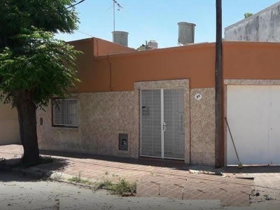 Casa en Venta - 124 y 34, La Plata - 4 habitaciones - 1 baño - 75.00 m2