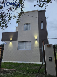 Casa en Alquiler en Miramar sobre calle avenida del golf N1228,