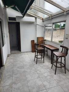 Departamento Tipo Ph Duplex, 4 Ambientes Con Balcón Y Patio Amoblado En Alquiler Temporario En Chacarita.