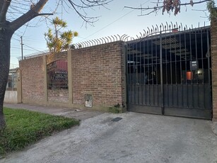 venta- casa 5 amb, garage, patio c/departamento interno, temperley, Lomas de Zamora