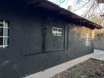 Casa en Venta en Ministro Rivadavia - Dueño directo - Laprida 1050 - 2 dorm - 3 amb - 60 m2 - 500 m2 tot.