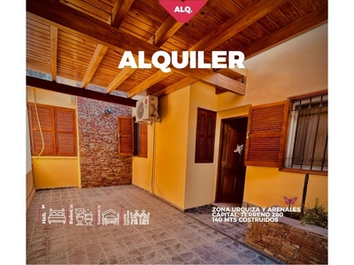 Alquiler. Casa Esquina En Rivadavia, 3 Habitaciones, 2 Baños, Cochera Doble