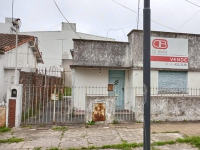 Casa en Venta en La Plata (Casco Urbano) La Loma sobre calle 20, buenos aires