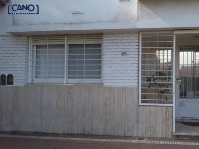 Casa en Venta en Miramar sobre calle 27 N° 1630,