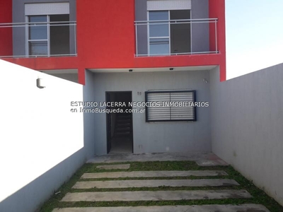 Duplex en Venta en Villa Elvira Barrio Monasterio sobre calle 4, buenos aires