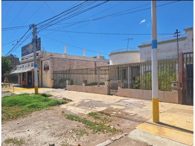 Venta - Sobre Calle Mendoza - Casa Con Terreno De 678 M2 Con 15 Metros De Frente.