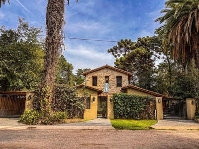 Impecable Casa En La Mejor Ubicacion De Parque Leloir, La Zamba 1200