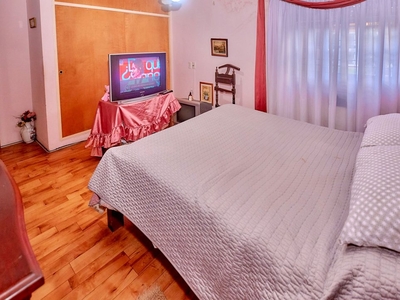 Casa 4 dormitorios venta Don Bosco con cochera