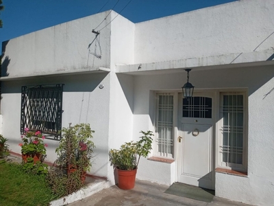 Casa en venta en villa Luzuriaga