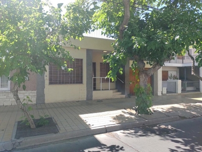 Casa Céntrica, 3 Dormitorios, Calle Santiago Del Estero Entre Mitre Y Santa Fe