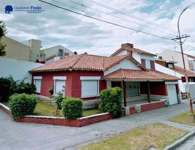 Casa en Alquiler en Miramar sobre calle calle 13 y calle 22,