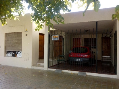Venta. Casa Ubicada En Calle 9 De Julio Entre Jujuy Y Rioja. Capital