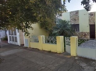 Casa en Alquiler en La Plata (Casco Urbano) sobre calle 64, buenos aires