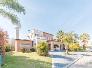 Casa en venta, Funes Hills Miraflores