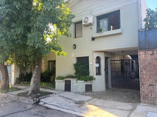 Casa Venta 4 ambientes 30 años, Sur, 2 cocheras, Olaguer Feliu 400, Martinez Santa Fe / Fleming
