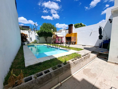 Casa 5 Amb.pb- Garage-parrilla-piscina-jardin
