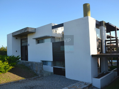 Casa En Venta - Punta Piedras