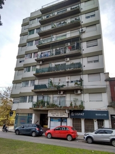 Amplio Monoambiente con Balcón a la Calle