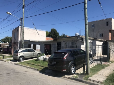 Casa dos familias en Venta en Berazategui