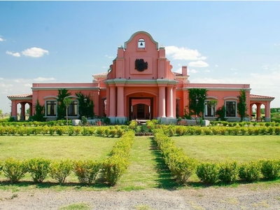 Villa / Chalet de 1000 m2 en venta Empalme Lobos, Provincia de Buenos Aires