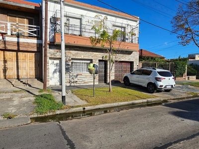 Casa en alquiler Calle Suipacha 722, Avellaneda, B1872, Provincia De Buenos Aires, Arg