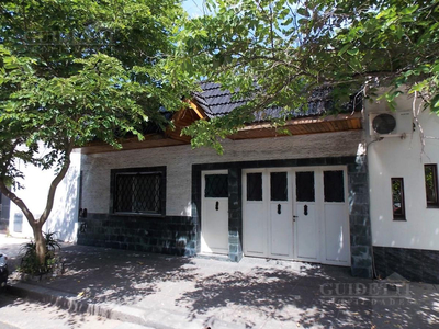 Venta Casa Lote Propio Con Garage Patio Y Terraza. - Floresta - 255m²