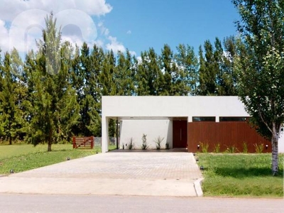 Casa en Alquiler en Miralagos Club de Campo sobre calle miralagos ruta 2 km 65, buenos aires