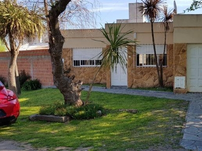 Casa en Alquiler en San Carlos sobre calle diagonal 146, buenos aires